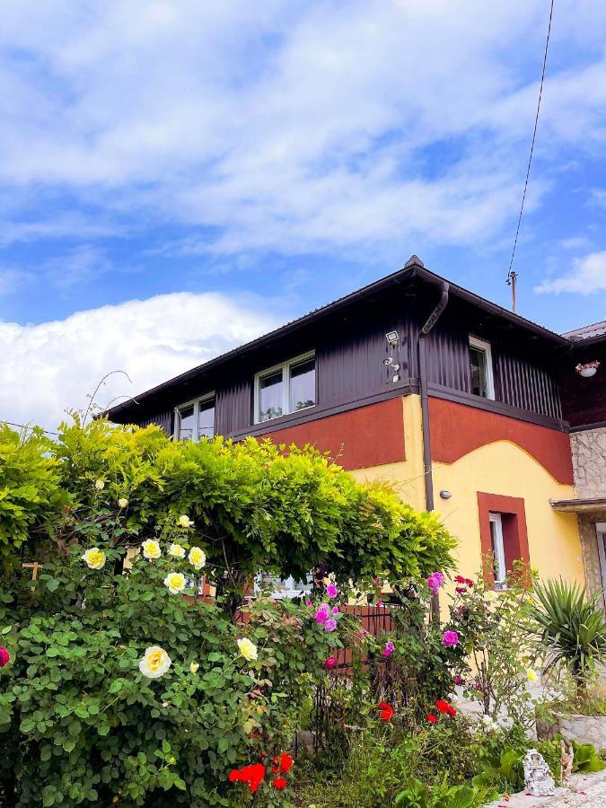 Adella Saraievo Exterior foto